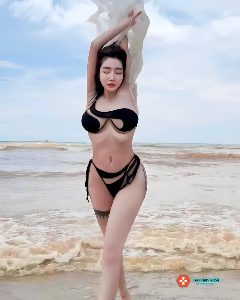 Ảnh Elly Tran mặc bikini thân hình sexy nóng bỏng 